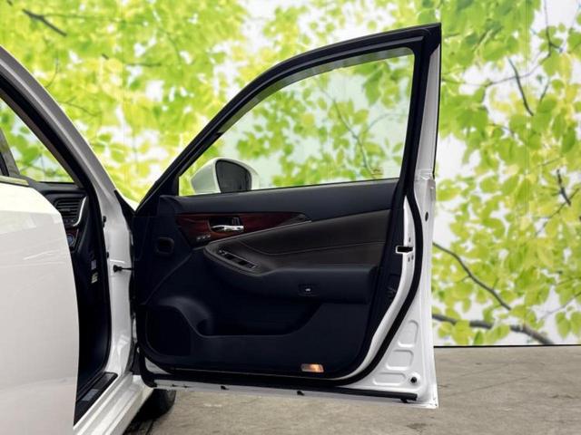 クラウンハイブリッド ハイブリッドロイヤルサルーンG 新品タイヤ/保証書/純正 8インチ ナビ/シートヒーター/ヘッドランプ LED/USBジャック/Bluetooth接続/ETC/EBD付ABS/横滑り防止装置/アイドリングストップ バックカメラ(19枚目)