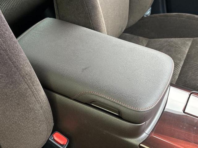 クラウンハイブリッド ハイブリッドロイヤルサルーンG 新品タイヤ/保証書/純正 8インチ ナビ/シートヒーター/ヘッドランプ LED/USBジャック/Bluetooth接続/ETC/EBD付ABS/横滑り防止装置/アイドリングストップ バックカメラ(31枚目)