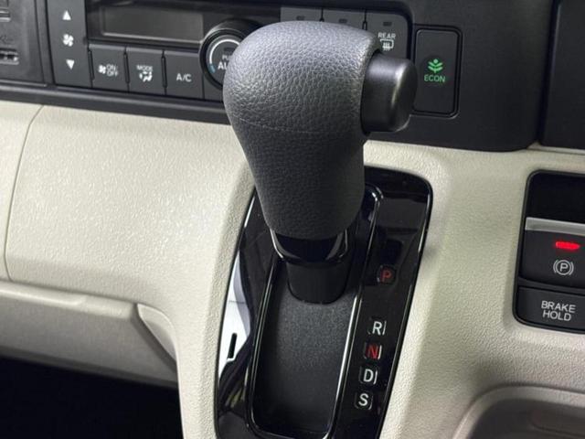 Ｎ－ＢＯＸ ヒョウジュン　純正　９インチ　メモリーナビ／ホンダセンシング／両側電動スライドドア／シートヒーター　前席／車線逸脱防止支援システム／ヘッドランプ　ＬＥＤ／Ｂｌｕｅｔｏｏｔｈ接続／ＥＢＤ付ＡＢＳ／横滑り防止装置（17枚目）