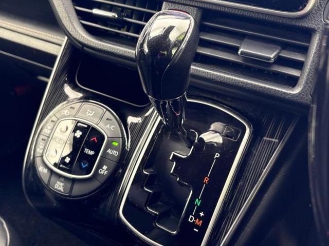 エスクァイア Ｇｉプレミアムパッケージブラックテーラード　新品タイヤ／純正エアロ／保証書／純正　９インチ　ＳＤナビ／衝突安全装置／両側電動スライドドア／シートヒーター　前席／車線逸脱防止支援システム／シート　ハーフレザー／ドライブレコーダー　純正　フルエアロ（17枚目）