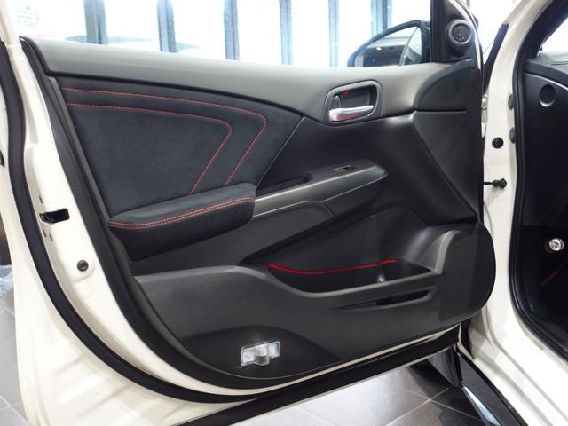 シビック タイプＲ　７５０台限定車　ｂｒｅｍｂｏ製キャリパー　ＴＹＰＥＲ専用シート　ＬＥＤヘッドライト　クルーズコントロール（41枚目）