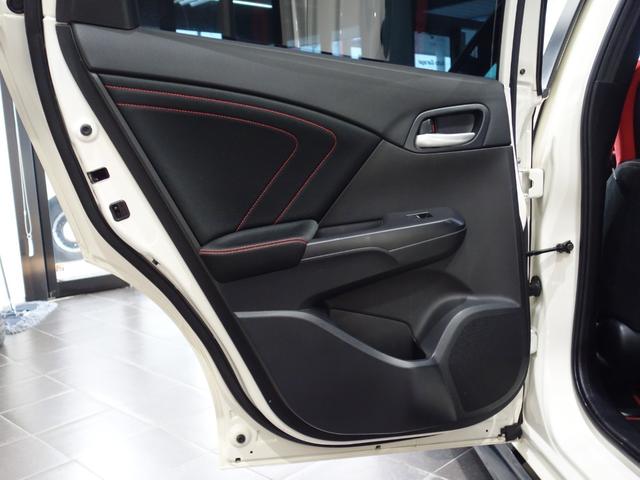 シビック タイプＲ　７５０台限定車　ｂｒｅｍｂｏ製キャリパー　ＴＹＰＥＲ専用シート　ＬＥＤヘッドライト　クルーズコントロール（43枚目）