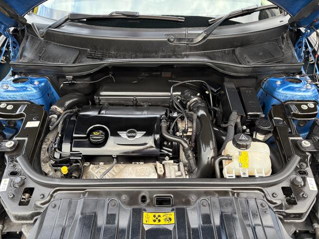 ＭＩＮＩ クーパーＳ　クロスオーバー　／保証書＆取説完備／修復歴無／６ＭＴ／ターボ／車検：２年付／走行７９，０００ｋｍ／純正１７ＡＷ／プロジェクターヘッドライト（ＨＩＤ）／本革巻ステア／ＡＵＴＯエアコン／ＡＵＸ接続／ＥＴＣ／Ｔチェーン（15枚目）