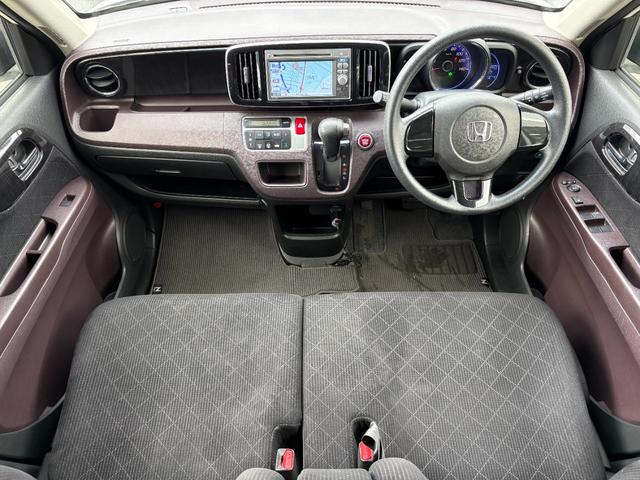 Ｎ－ＯＮＥ プレミアム　／走行距離：６００００ｋｍ／前後ドライブレコーダー／純正メモリーナビ／バックカメラ／ＵＳＢ接続／社外１４ＡＷ／ＨＩＤヘッドライト／フロントフォグ／スマキー／ＡＵＴＯエアコン／ベンチシート／Ｔチェーン（7枚目）