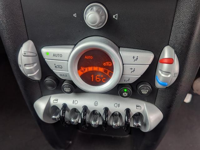 ＭＩＮＩ クーパー　クラブマン　／記録簿／走行距離３９０００ｋｍ／車検：２年付／社外ナビ／ワンセグ／ＥＴＣ／本革巻ステアリング／パドルシフト／ＡＵＴＯエアコン／マニュアルモード／タイミングチェーン（27枚目）