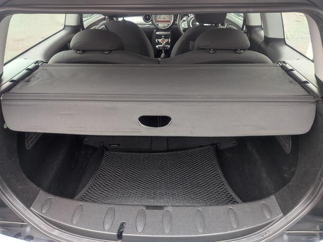 ＭＩＮＩ クーパー　クラブマン　／記録簿／走行距離３９０００ｋｍ／車検：２年付／社外ナビ／ワンセグ／ＥＴＣ／本革巻ステアリング／パドルシフト／ＡＵＴＯエアコン／マニュアルモード／タイミングチェーン（31枚目）