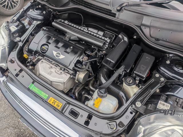 ＭＩＮＩ クーパー　クラブマン　／記録簿／走行距離３９０００ｋｍ／車検：２年付／社外ナビ／ワンセグ／ＥＴＣ／本革巻ステアリング／パドルシフト／ＡＵＴＯエアコン／マニュアルモード／タイミングチェーン（42枚目）