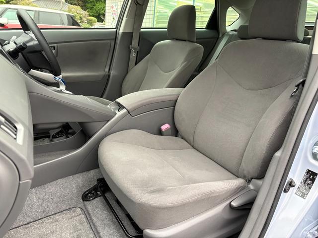 プリウス Ｓ　／寒冷地仕様車／車検：２年付／イクリプスナビ／Ｂｌｕｅｔｏｏｔｈ接続／フルセグ視聴／ＤＶＤ再生／ミュージックサーバー／社外１５ＡＷ／スマートキー／ＡＵＴＯエアコン／タイミングチェーン（8枚目）