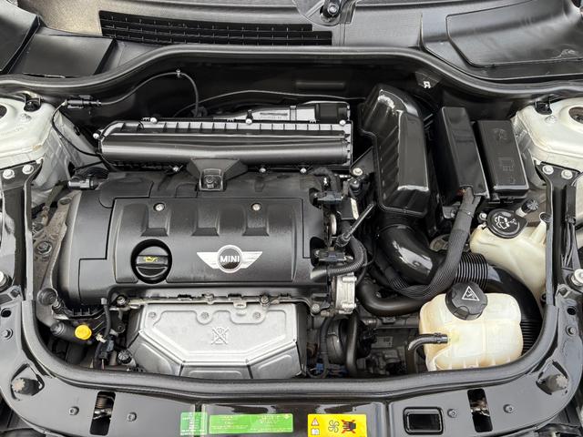 ＭＩＮＩ ５０　カムデン　／ＭＩＮＩ５０周年特別仕様車／車検：２年付／走行：７５０００ｋｍ／専用１７ＡＷ／専用クロスレザーシート／ハーマンカードンオーディオ／プロジェクターヘッドライト（ＨＩＤ）／タイミングチェーン（15枚目）