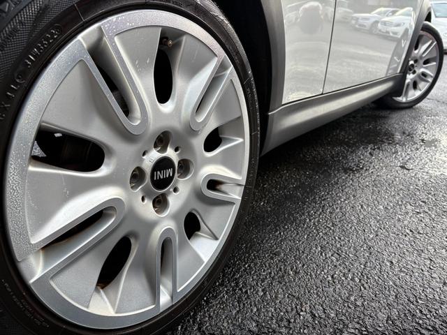 ＭＩＮＩ ５０　カムデン　／ＭＩＮＩ５０周年特別仕様車／車検：２年付／走行：７５０００ｋｍ／専用１７ＡＷ／専用クロスレザーシート／ハーマンカードンオーディオ／プロジェクターヘッドライト（ＨＩＤ）／タイミングチェーン（16枚目）