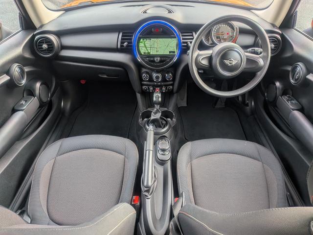 MINI ワン /車検:2年付/走行:78000km/ドライブレコーダー/純正ナビ/バックカメラ/Bluetooth/フルセグTV/社外16インチアルミホイール/フロントフォグランプ/ETC/MTモード/Tチェーン(8枚目)