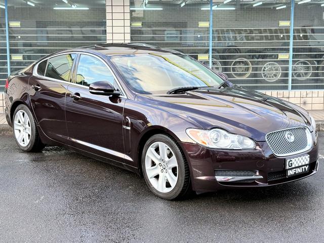 XF 3.0プレミアムラグジュアリー /走行距離51000km/車検:2年付/サンルーフ/本革電動シート/シートヒーター&エアコン/ステアリングヒーター/純正ナビ/バックカメラ/ETC/スマートキー/パドルシフト/純正18AW/HID(12枚目)