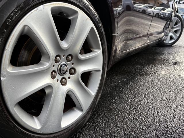 XF 3.0プレミアムラグジュアリー /走行距離51000km/車検:2年付/サンルーフ/本革電動シート/シートヒーター&エアコン/ステアリングヒーター/純正ナビ/バックカメラ/ETC/スマートキー/パドルシフト/純正18AW/HID(17枚目)