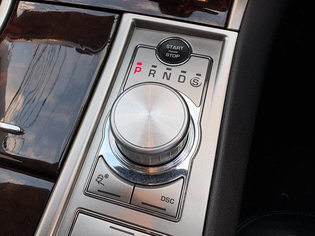 XF 3.0プレミアムラグジュアリー /走行距離51000km/車検:2年付/サンルーフ/本革電動シート/シートヒーター&エアコン/ステアリングヒーター/純正ナビ/バックカメラ/ETC/スマートキー/パドルシフト/純正18AW/HID(30枚目)