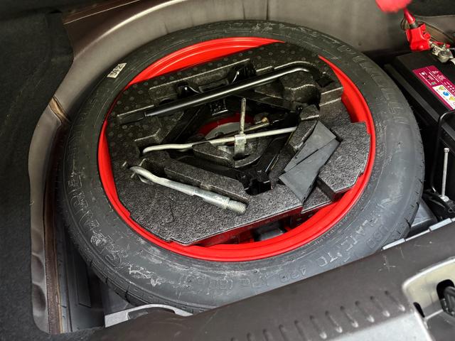 XF 3.0プレミアムラグジュアリー /走行距離51000km/車検:2年付/サンルーフ/本革電動シート/シートヒーター&エアコン/ステアリングヒーター/純正ナビ/バックカメラ/ETC/スマートキー/パドルシフト/純正18AW/HID(31枚目)