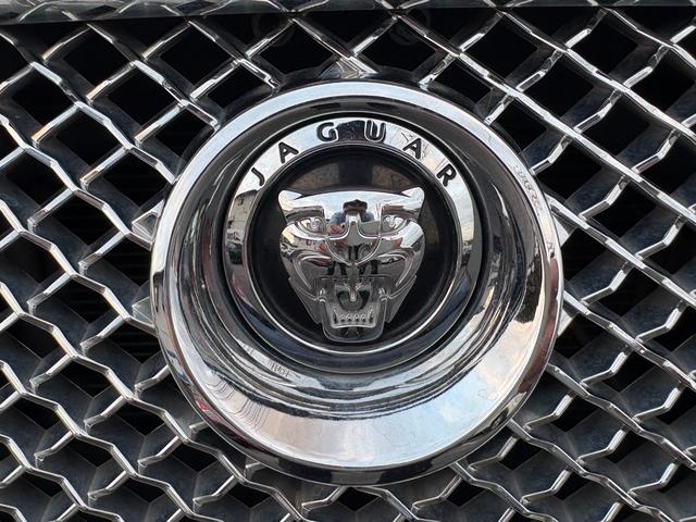 XF 3.0プレミアムラグジュアリー /走行距離51000km/車検:2年付/サンルーフ/本革電動シート/シートヒーター&エアコン/ステアリングヒーター/純正ナビ/バックカメラ/ETC/スマートキー/パドルシフト/純正18AW/HID(37枚目)