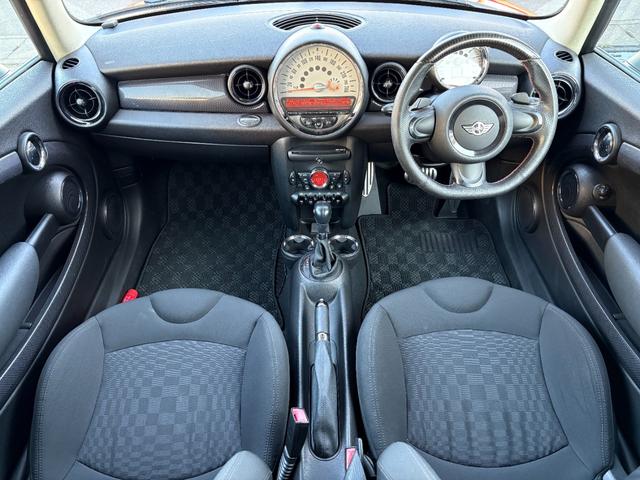 MINI クーパーS /後期型/ターボ/走行61000km/前後ドライブレコーダー/supersprintマフラー/純正17AW/プロジェクターHID/社外D型革巻ステアリング/パドルシフト/タイミングチェーン(6枚目)