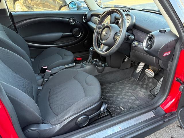 MINI クーパーS /後期型/ターボ/走行61000km/前後ドライブレコーダー/supersprintマフラー/純正17AW/プロジェクターHID/社外D型革巻ステアリング/パドルシフト/タイミングチェーン(7枚目)