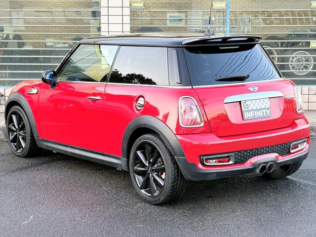 MINI クーパーS /後期型/ターボ/走行61000km/前後ドライブレコーダー/supersprintマフラー/純正17AW/プロジェクターHID/社外D型革巻ステアリング/パドルシフト/タイミングチェーン(12枚目)