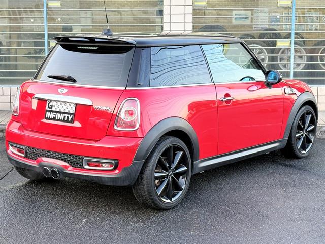 MINI クーパーS /後期型/ターボ/走行61000km/前後ドライブレコーダー/supersprintマフラー/純正17AW/プロジェクターHID/社外D型革巻ステアリング/パドルシフト/タイミングチェーン(13枚目)