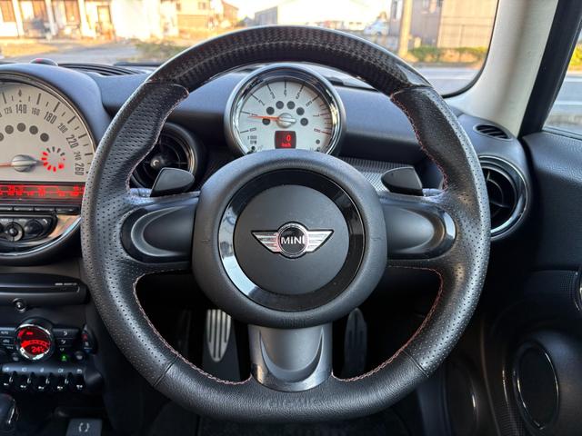 MINI クーパーS /後期型/ターボ/走行61000km/前後ドライブレコーダー/supersprintマフラー/純正17AW/プロジェクターHID/社外D型革巻ステアリング/パドルシフト/タイミングチェーン(27枚目)