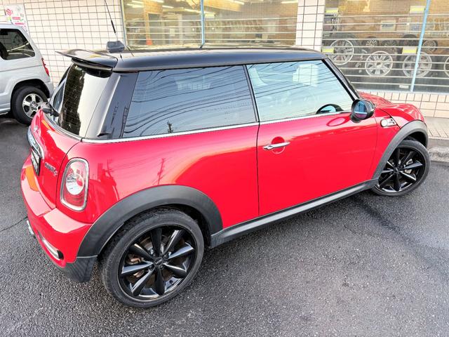 MINI クーパーS /後期型/ターボ/走行61000km/前後ドライブレコーダー/supersprintマフラー/純正17AW/プロジェクターHID/社外D型革巻ステアリング/パドルシフト/タイミングチェーン(51枚目)