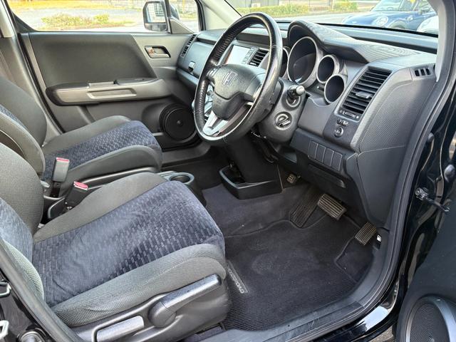 クロスロード HDDナビエディション /特別仕様車/車検:2年付/3列シート7人乗/純正ナビ/バックカメラ/DVD再生/ミュージックサーバー/純正17AW/HIDヘッドライト/ETC/革巻ステアリング/AUTOエアコン/タイミングチェーン(7枚目)