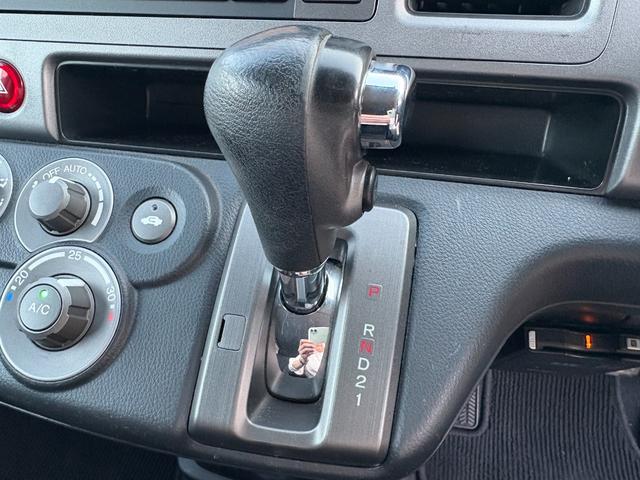 クロスロード HDDナビエディション /特別仕様車/車検:2年付/3列シート7人乗/純正ナビ/バックカメラ/DVD再生/ミュージックサーバー/純正17AW/HIDヘッドライト/ETC/革巻ステアリング/AUTOエアコン/タイミングチェーン(29枚目)