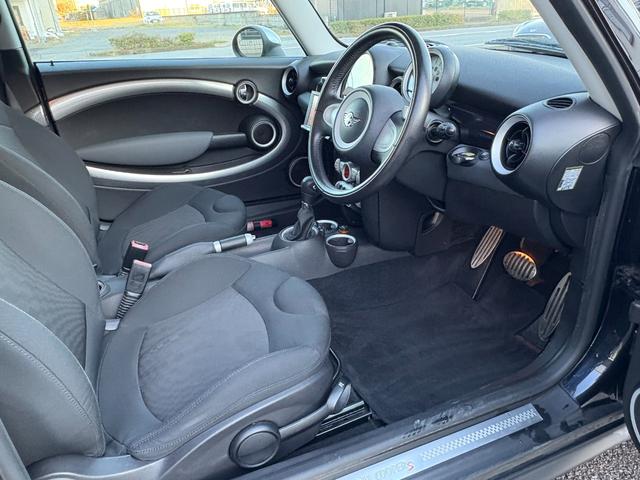 MINI クーパーS クラブマン /記録簿8枚/走行距離:65000km/車検:2年付/ターボ/社外ナビ/DVD再生/ミュージックサーバー/プロジェクターHIDヘッドライト/純正16インチアルミホイール/ETC/タイミングチェーン(6枚目)