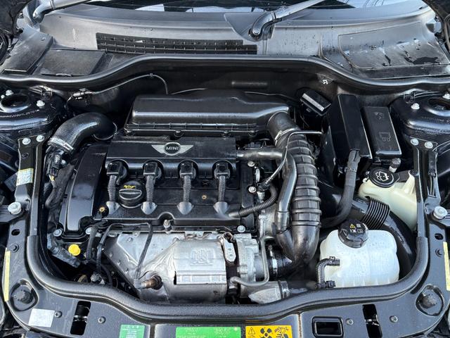 MINI クーパーS クラブマン /記録簿8枚/走行距離:65000km/車検:2年付/ターボ/社外ナビ/DVD再生/ミュージックサーバー/プロジェクターHIDヘッドライト/純正16インチアルミホイール/ETC/タイミングチェーン(15枚目)