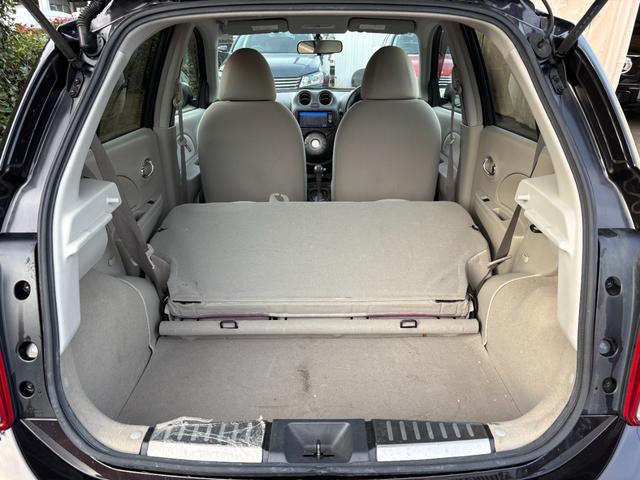ラゲッジスペースは後部座席を倒すと更に広々とした収納スペースが確保出来ます♪荷物の出し入れもラクラクです♪