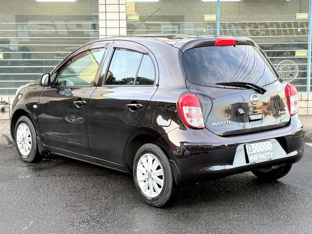 テールランプはくもりや割れ等も無くクリアでキレイな状態です♪ハッチも大きく荷物の積み込みもラクラクです♪