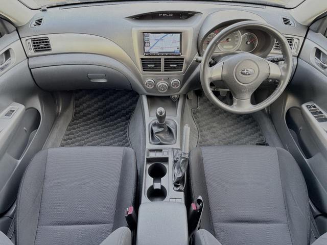 インプレッサ １５Ｓ　／車検：２年付／走行７６０００ｋｍ／５ＭＴ／ＧＲＢボンネット／純正１８ＡＷ／ＨＩＤヘッドライト／フォグ／ストラーダナビ／バックカメラ／ワンセグ／Ｂｌｕｅｔｏｏｔｈ／ＥＴＣ／革巻ステア／ＡＵＴＯエアコン（6枚目）