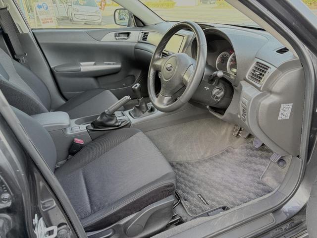 インプレッサ １５Ｓ　／車検：２年付／走行７６０００ｋｍ／５ＭＴ／ＧＲＢボンネット／純正１８ＡＷ／ＨＩＤヘッドライト／フォグ／ストラーダナビ／バックカメラ／ワンセグ／Ｂｌｕｅｔｏｏｔｈ／ＥＴＣ／革巻ステア／ＡＵＴＯエアコン（7枚目）