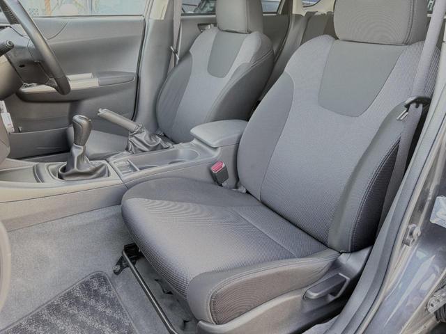 インプレッサ １５Ｓ　／車検：２年付／走行７６０００ｋｍ／５ＭＴ／ＧＲＢボンネット／純正１８ＡＷ／ＨＩＤヘッドライト／フォグ／ストラーダナビ／バックカメラ／ワンセグ／Ｂｌｕｅｔｏｏｔｈ／ＥＴＣ／革巻ステア／ＡＵＴＯエアコン（8枚目）