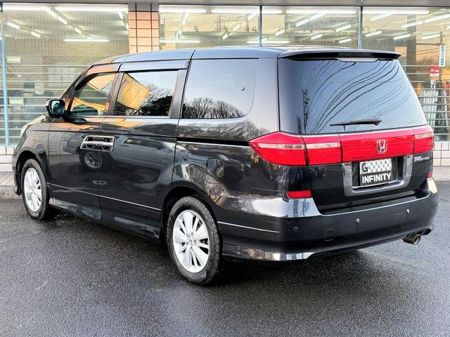 �����d���X���C�h�h�A�ƂȂ��Ă���܂���X���C�h�h�A�ł��̂ŋ������ł̃h�A�̊J�����S�ł��������傫���ԓ��ɂ��Ă��J�������������܂���n�b�`���傫���ו��̐ςݍ��݂����N���N�ł���