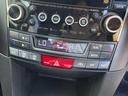 エアコンは左右独立型となっておりますので運転席側と助手席側で別々の温度に調節が可能です♪パネルやスイッチ類にキズや汚れ等も無くとてもキレイな状態です♪