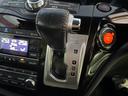 シフトはシンプルなデザインで握りやすく操作もしやすいです♪マニュアルモードも搭載されておりますのでスポーティーな走行もお楽しみ頂けます♪