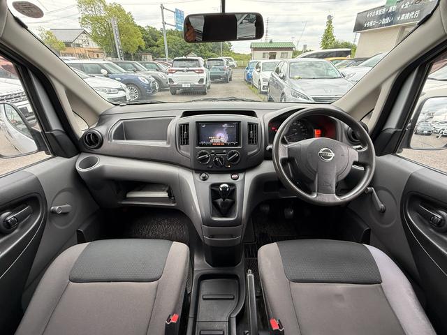ＮＶ２００バネットバン ＤＸ　プレミア社１年保証付　５ＭＴ　バックカメラ　ナビ　地デジＴＶ　両側スライドドア（4枚目）