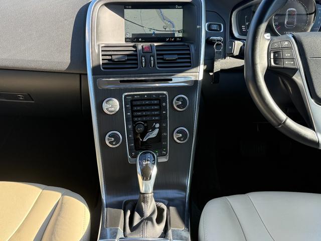 ＸＣ６０ Ｄ４　ＳＥ　プレミア社１年保証付　ヒーター付パワーレザーシート　バックカメラ　ＥＴＣ　スマートキー　ディーゼル（20枚目）