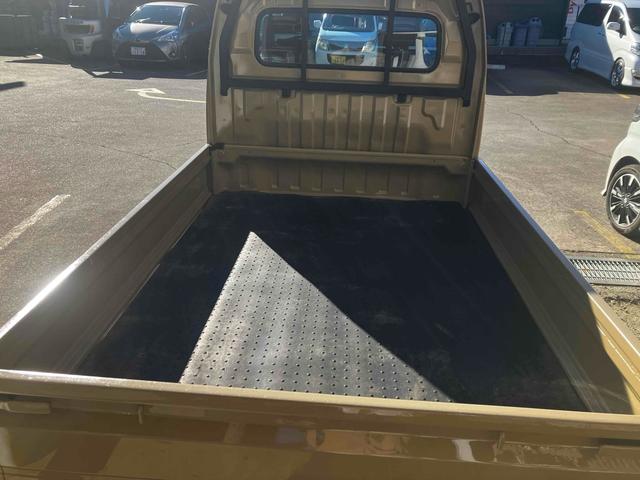 キャリイトラック 　４ＷＤ　ＭＴ　エアコン　カセット（9枚目）