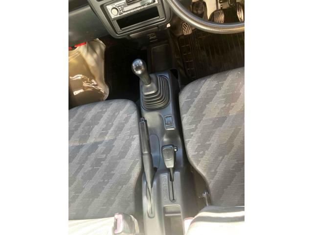 キャリイトラック 　４ＷＤ　ＭＴ　エアコン　カセット（12枚目）