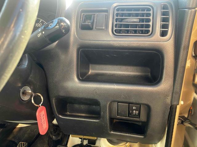 キャリイトラック 　４ＷＤ　ＭＴ　エアコン　カセット（13枚目）