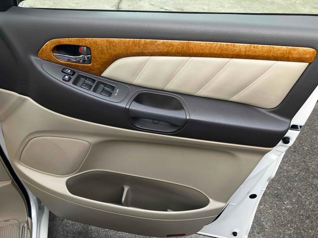 �p���[�E�B���h�E�̃X�C�b�`�ł���B�^�]�Ȃɋ��Ȃ��瑋���J���߂̃R���g���[���ł��܂���B