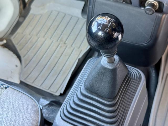 ミニキャブトラック VXスペシャルエディション パートタイム4WD(HI/LO) エアコン・パワステ 専用ホワイトスチールホイール フォグランプ(10枚目)