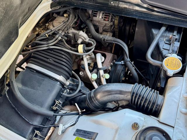 ミニキャブトラック VXスペシャルエディション パートタイム4WD(HI/LO) エアコン・パワステ 専用ホワイトスチールホイール フォグランプ(17枚目)