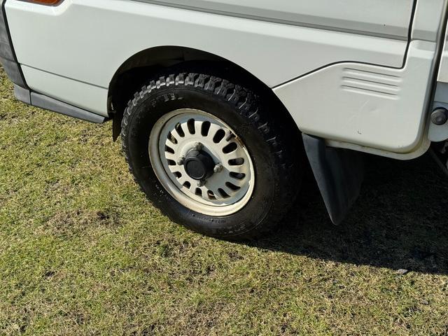 ミニキャブトラック VXスペシャルエディション パートタイム4WD(HI/LO) エアコン・パワステ 専用ホワイトスチールホイール フォグランプ(21枚目)