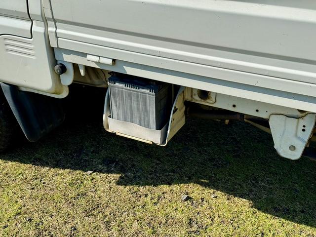 ミニキャブトラック VXスペシャルエディション パートタイム4WD(HI/LO) エアコン・パワステ 専用ホワイトスチールホイール フォグランプ(22枚目)