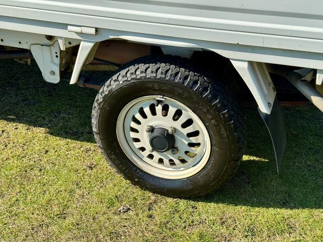ミニキャブトラック VXスペシャルエディション パートタイム4WD(HI/LO) エアコン・パワステ 専用ホワイトスチールホイール フォグランプ(23枚目)