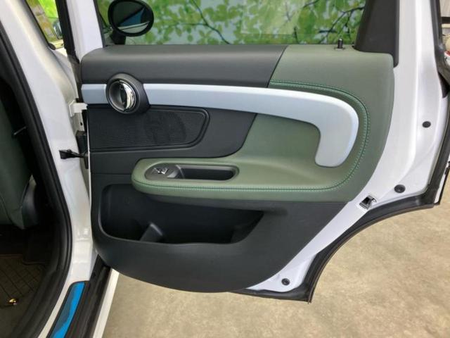 MINI クーパーDクロスオーバーアンテイムドエディション 新品タイヤ/保証書/純正 SDナビ/衝突安全装置/シートヒーター/車線逸脱防止支援システム/シート フルレザー/パーキングアシスト バックガイド/パーキングアシスト 自動操舵 革シート バックカメラ(5枚目)